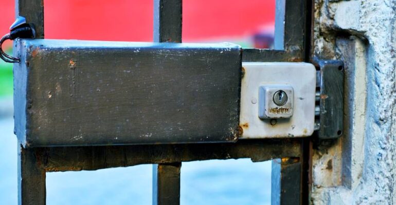 cerradura de sobreponer